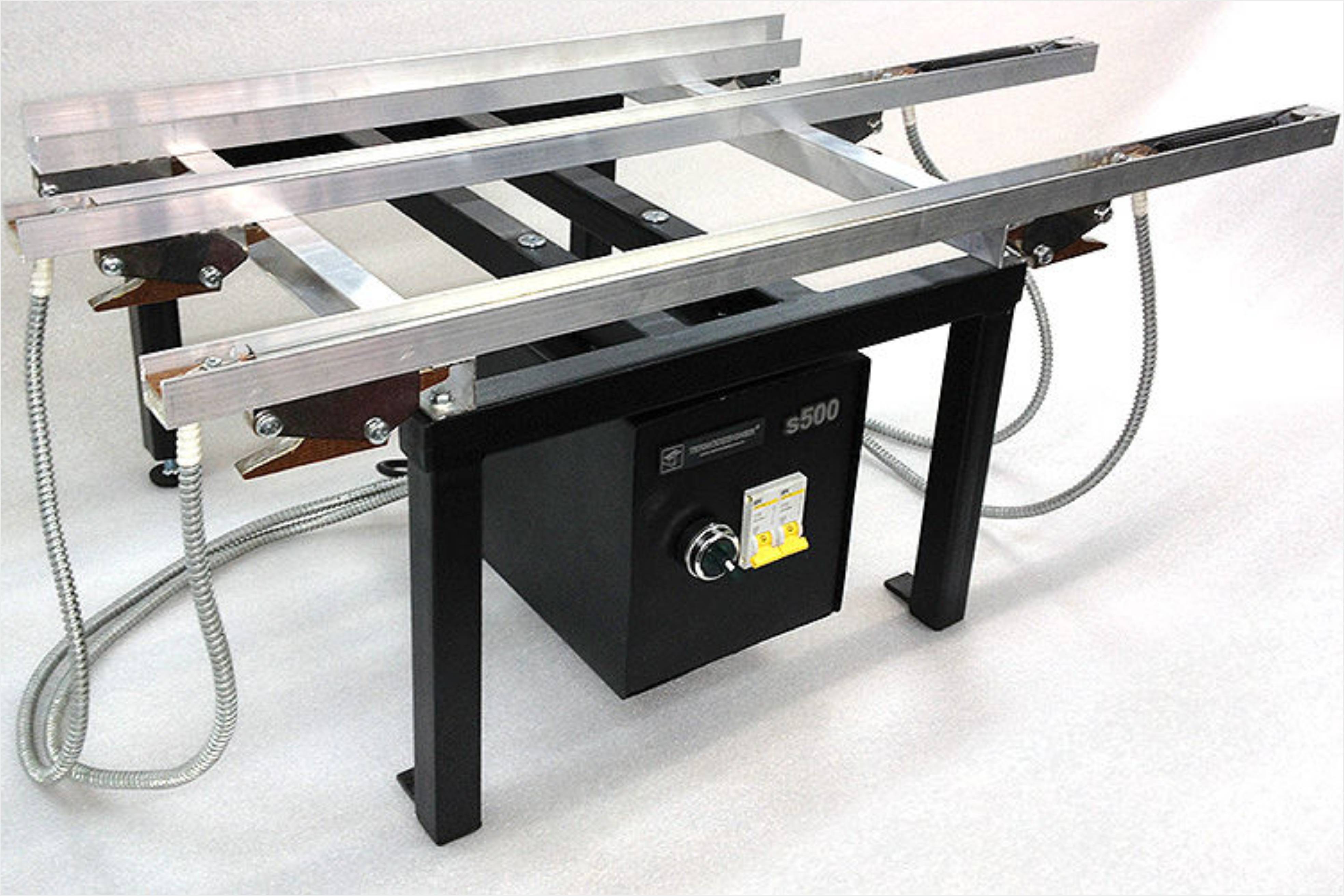 Заказать оборудование для гибки пластика в Москве с двойным гибом до 500мм.