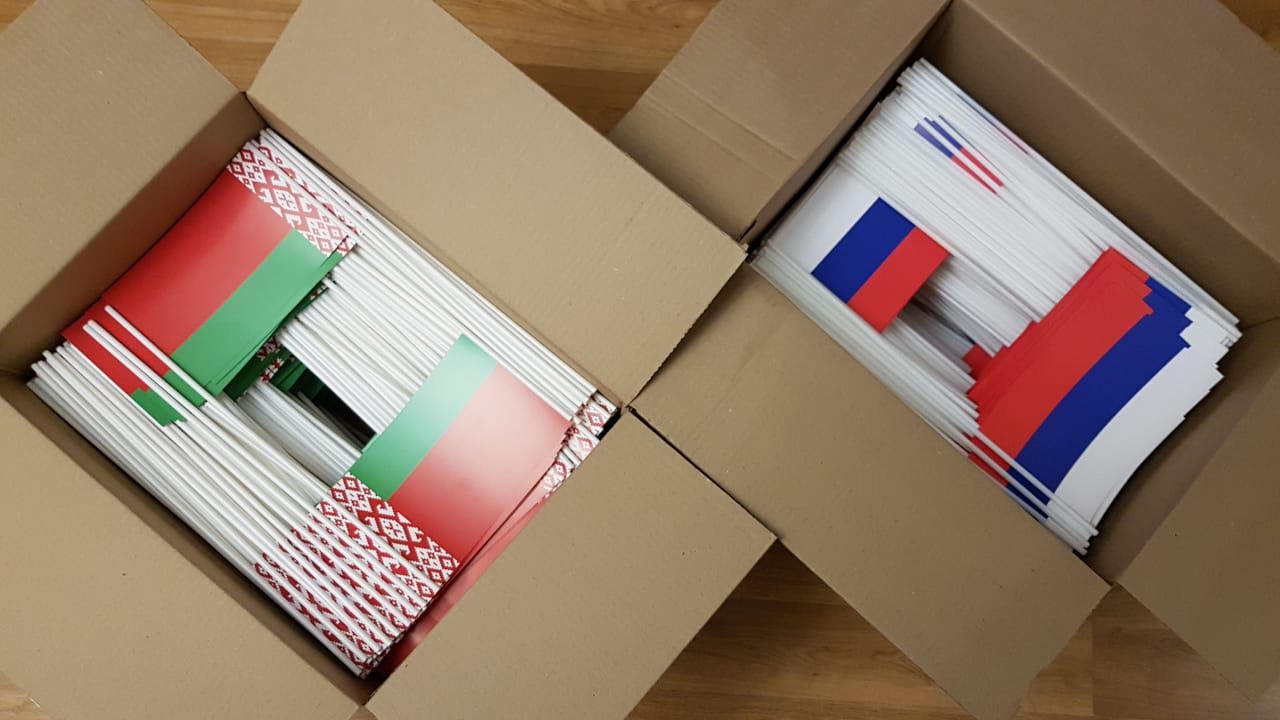 Изготовление, производство, печать промо флажков на палочке с рекламой логотипа компании. Заказать или купить по хорошим ценам не дорого.