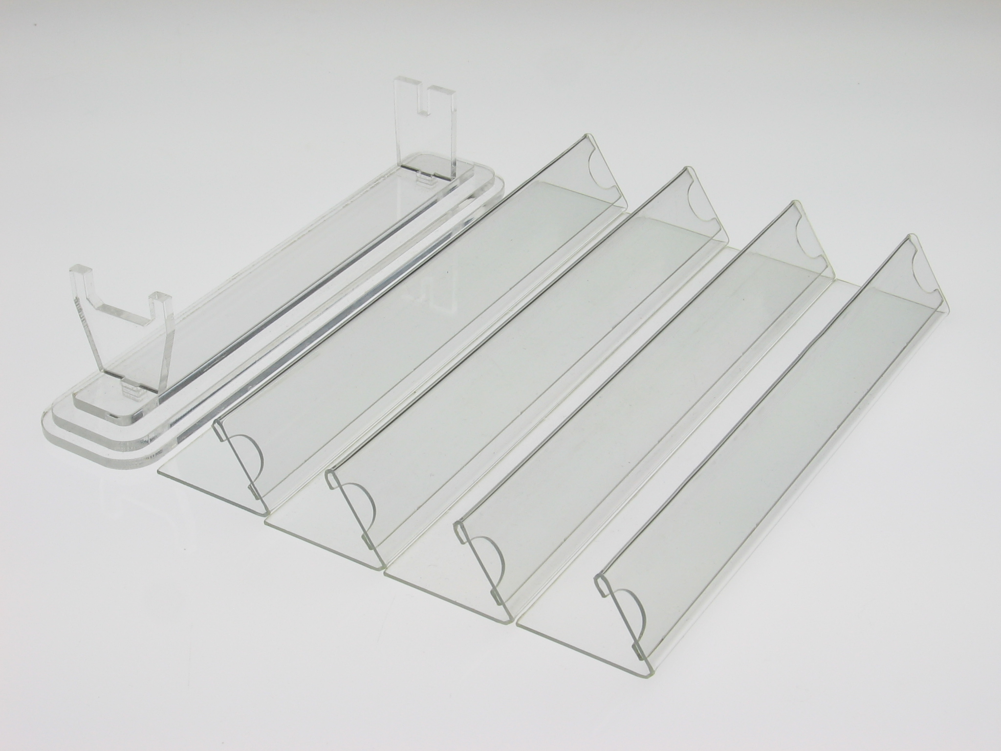 Гибка пластика на заказ изделий заказчика. Термогибка пвх, акрил, пэт, полистерол, оргстекло.