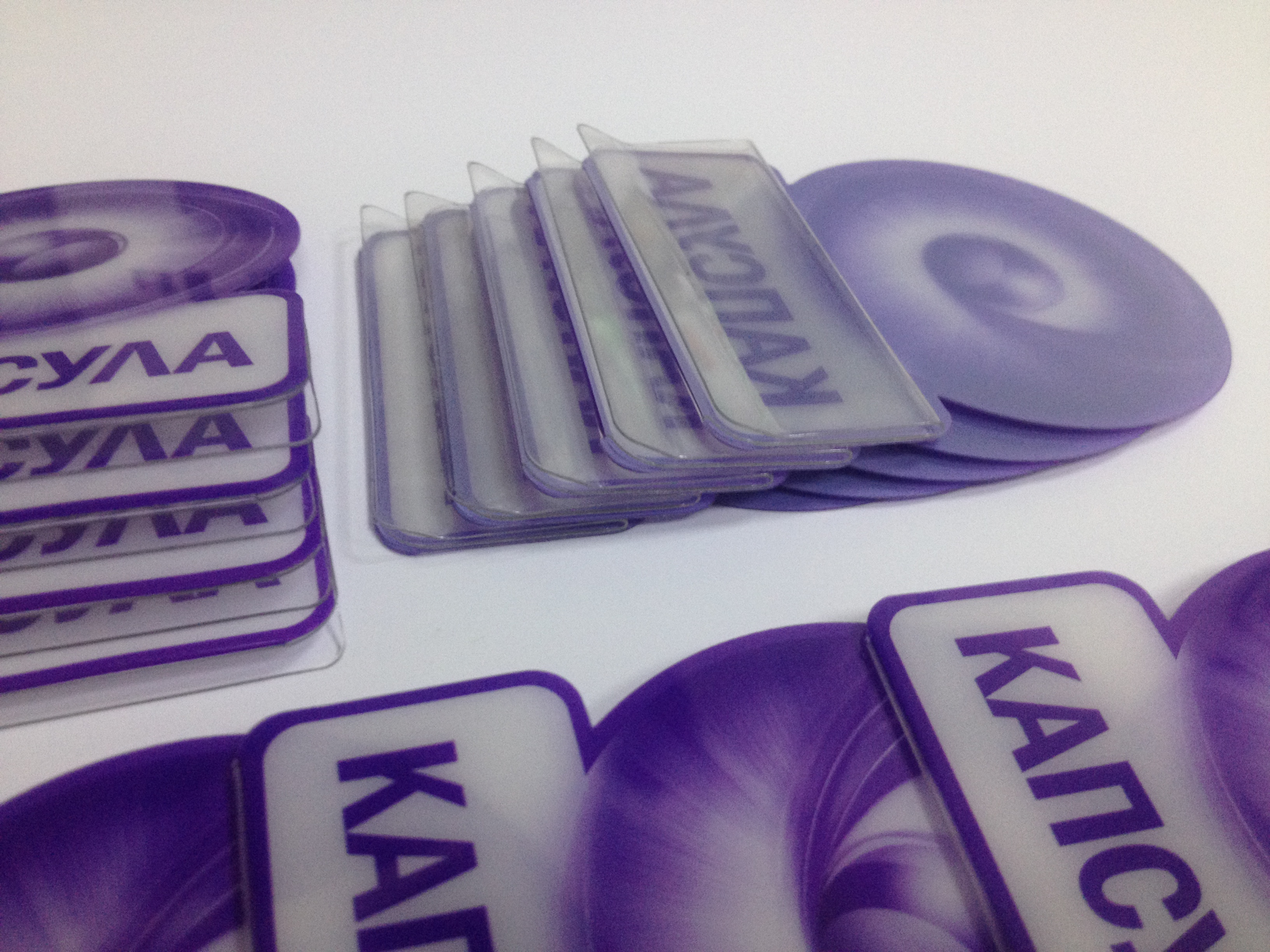 Гибка пластика на заказ, миниатюрные точные гибы. Термогибка малых изделий.